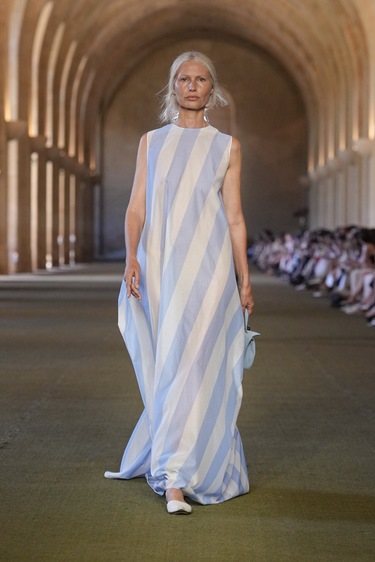 الريف الفرنسي بلمسات معاصرة في مجموعة Jacquemus ربيع 2026
